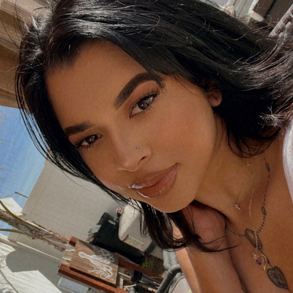 Meet your Posher, Ariel - Picture 1 of 1